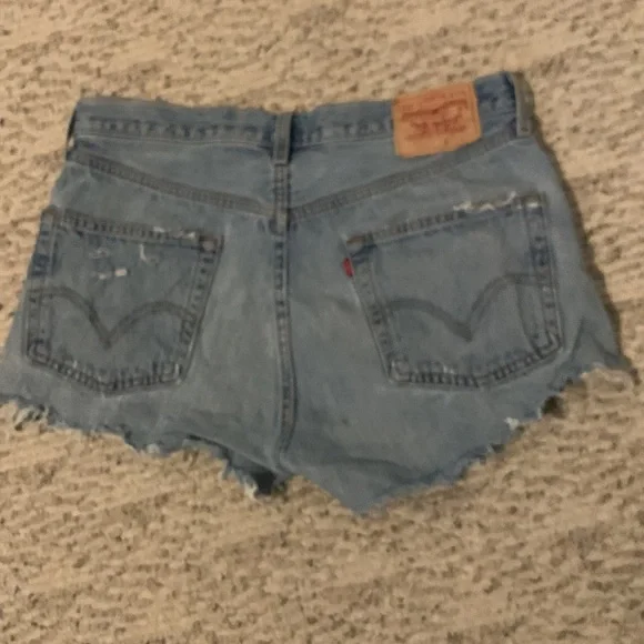 Cut off Levi shorts size 34 - Picture 3 of 8